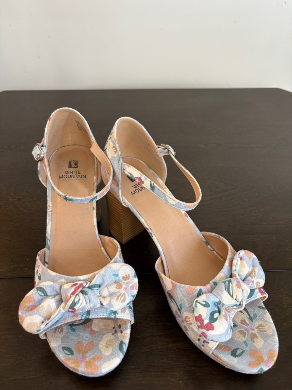 White Mountain Pastel Floral Bow Block Heels Size 9.5